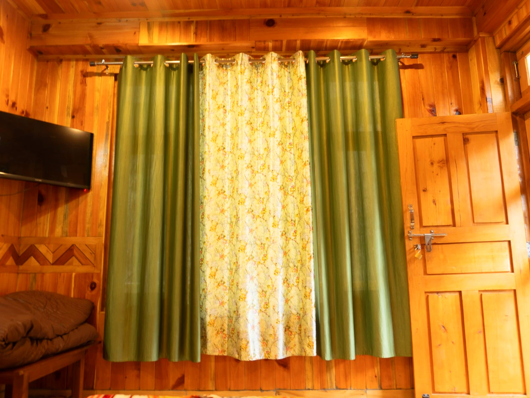 Balcony view surrounded by nature at The River Haven Homestay, Tirthan Valley