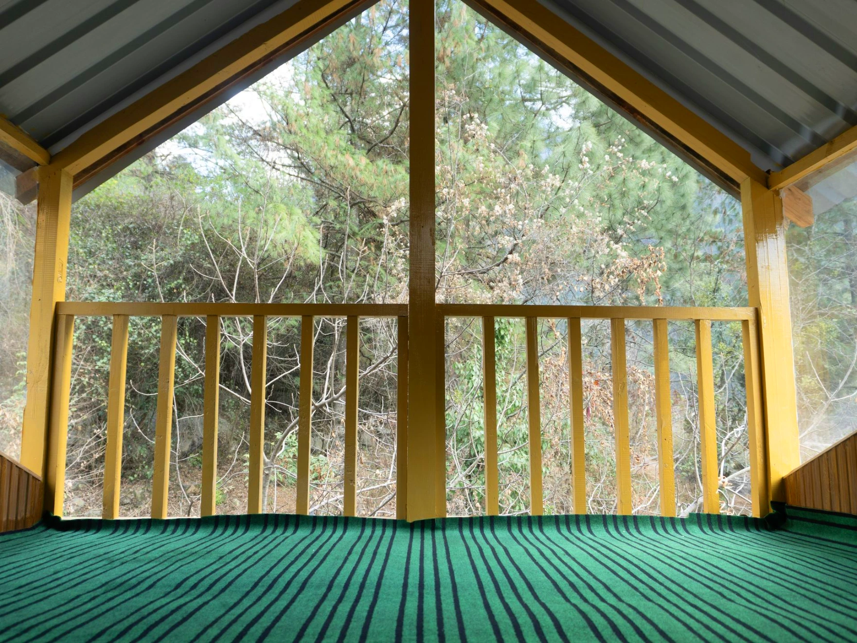 Balcony view surrounded by nature at The River Haven Homestay, Tirthan Valley